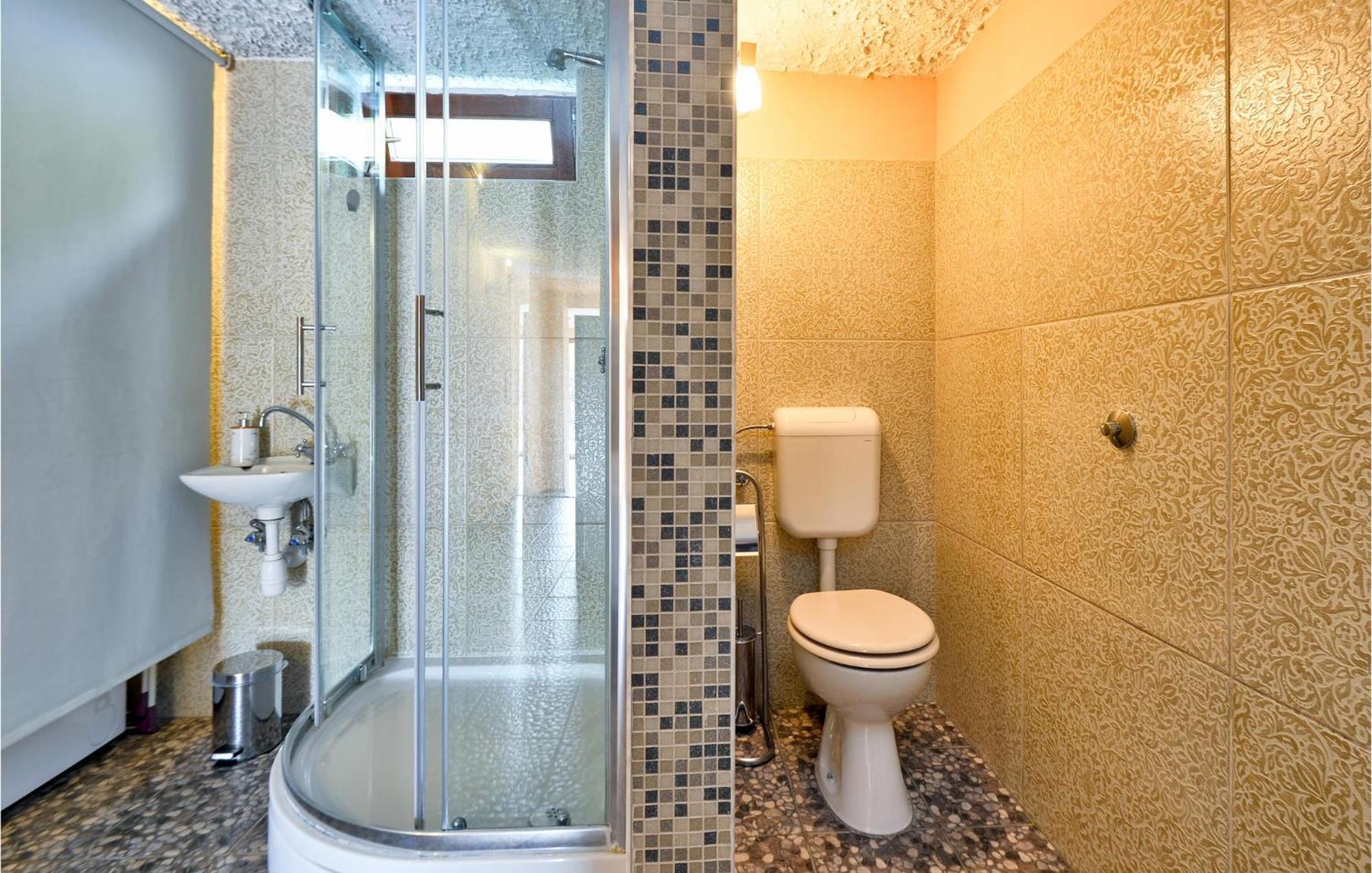 Beautiful Home In Sv,Martin Na Muri With Jacuzzi Свети Мартин на Мури Екстериор снимка