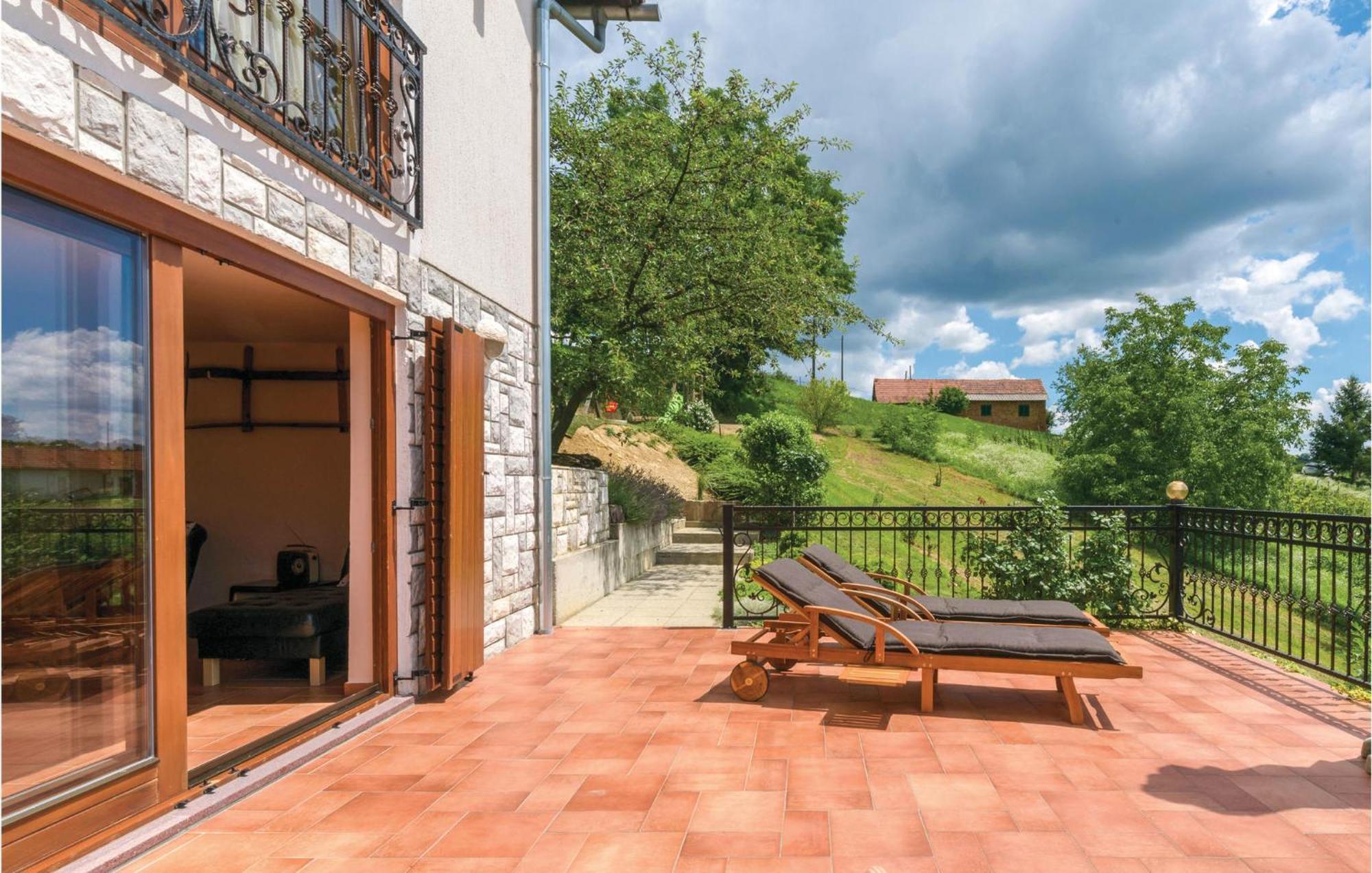 Beautiful Home In Sv,Martin Na Muri With Jacuzzi Свети Мартин на Мури Екстериор снимка