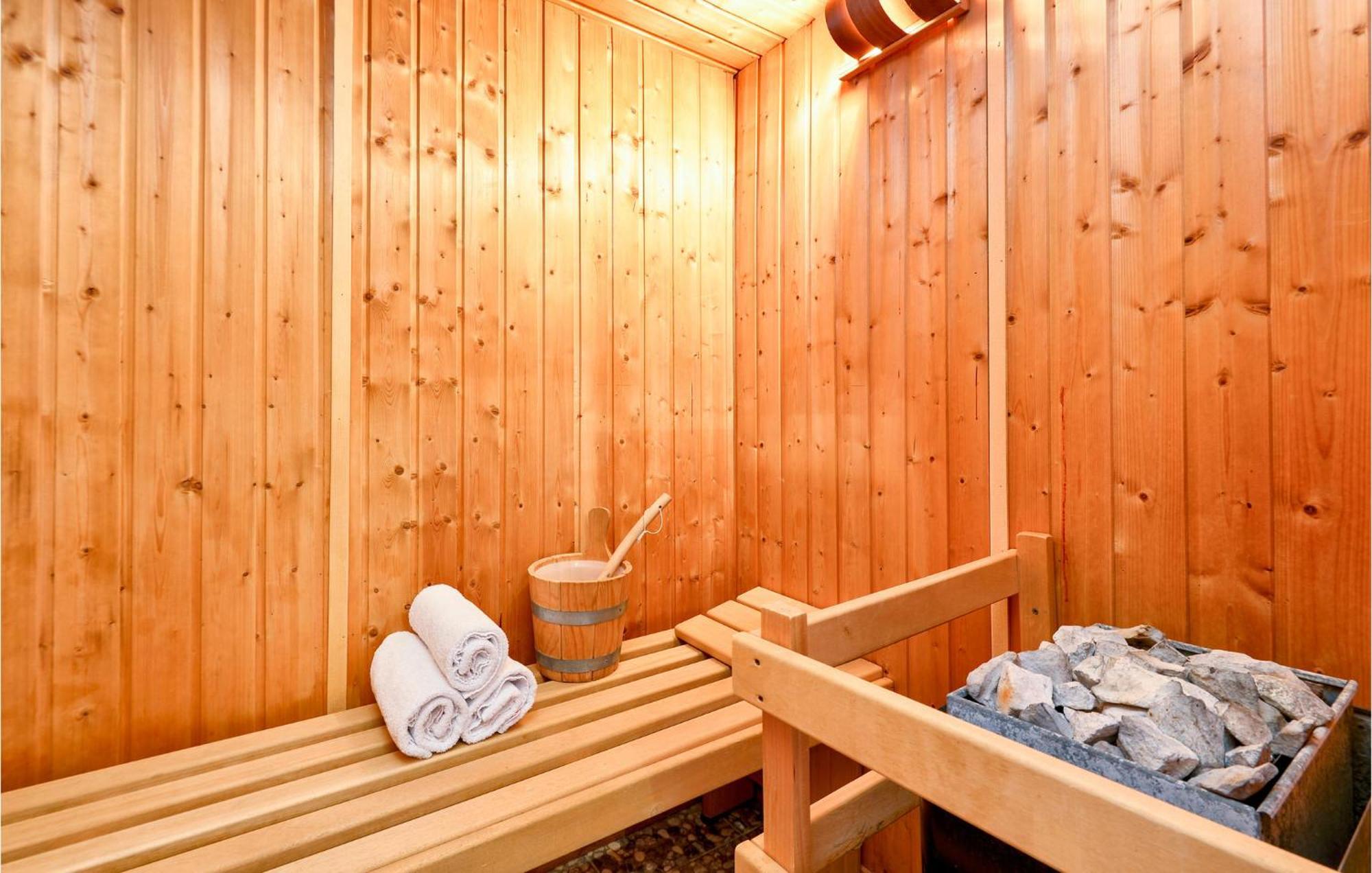 Beautiful Home In Sv,Martin Na Muri With Jacuzzi Свети Мартин на Мури Екстериор снимка