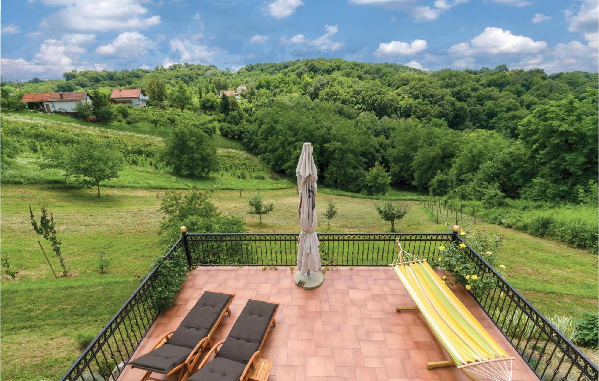 Beautiful Home In Sv,Martin Na Muri With Jacuzzi Свети Мартин на Мури Екстериор снимка