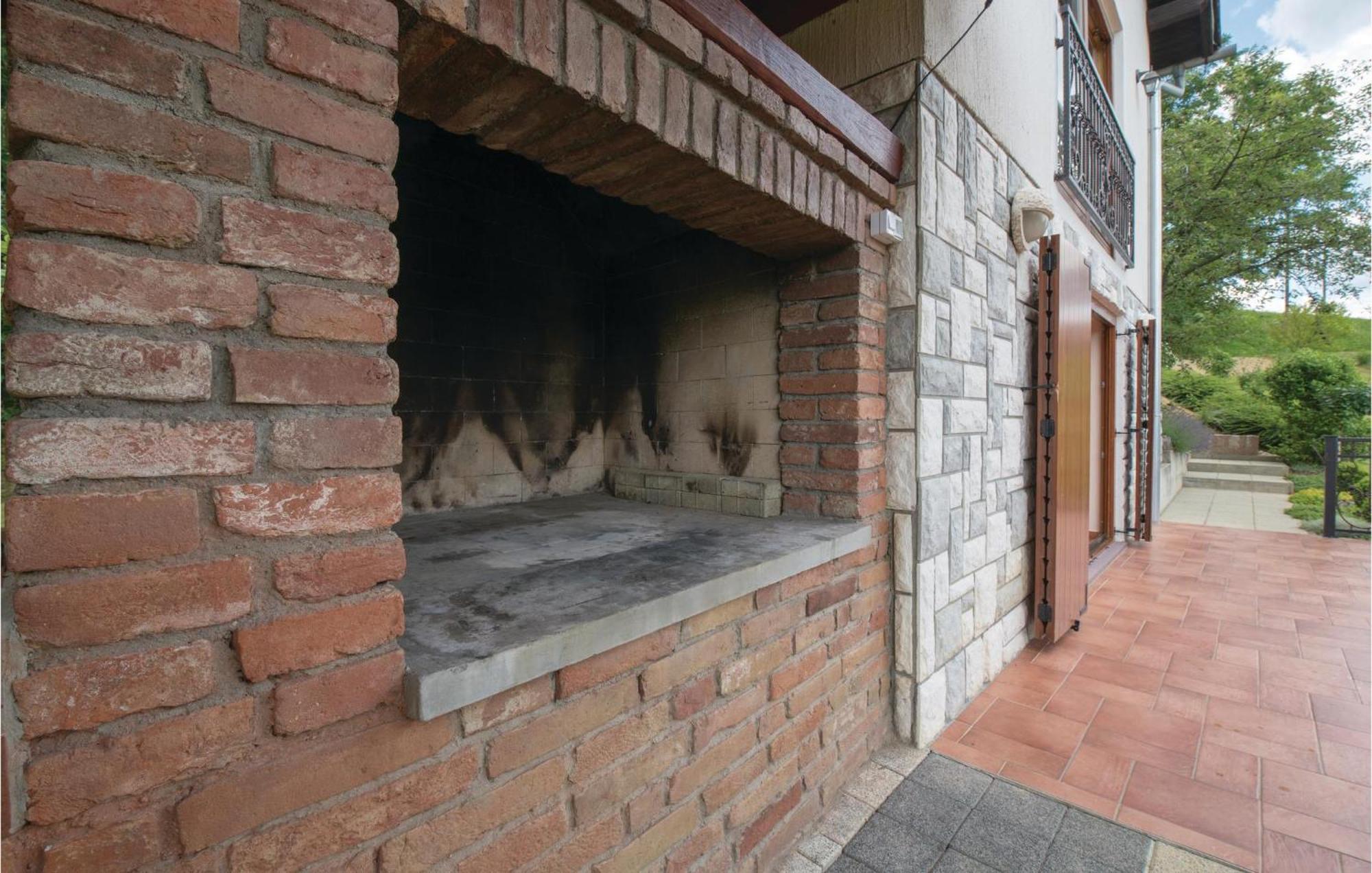 Beautiful Home In Sv,Martin Na Muri With Jacuzzi Свети Мартин на Мури Екстериор снимка