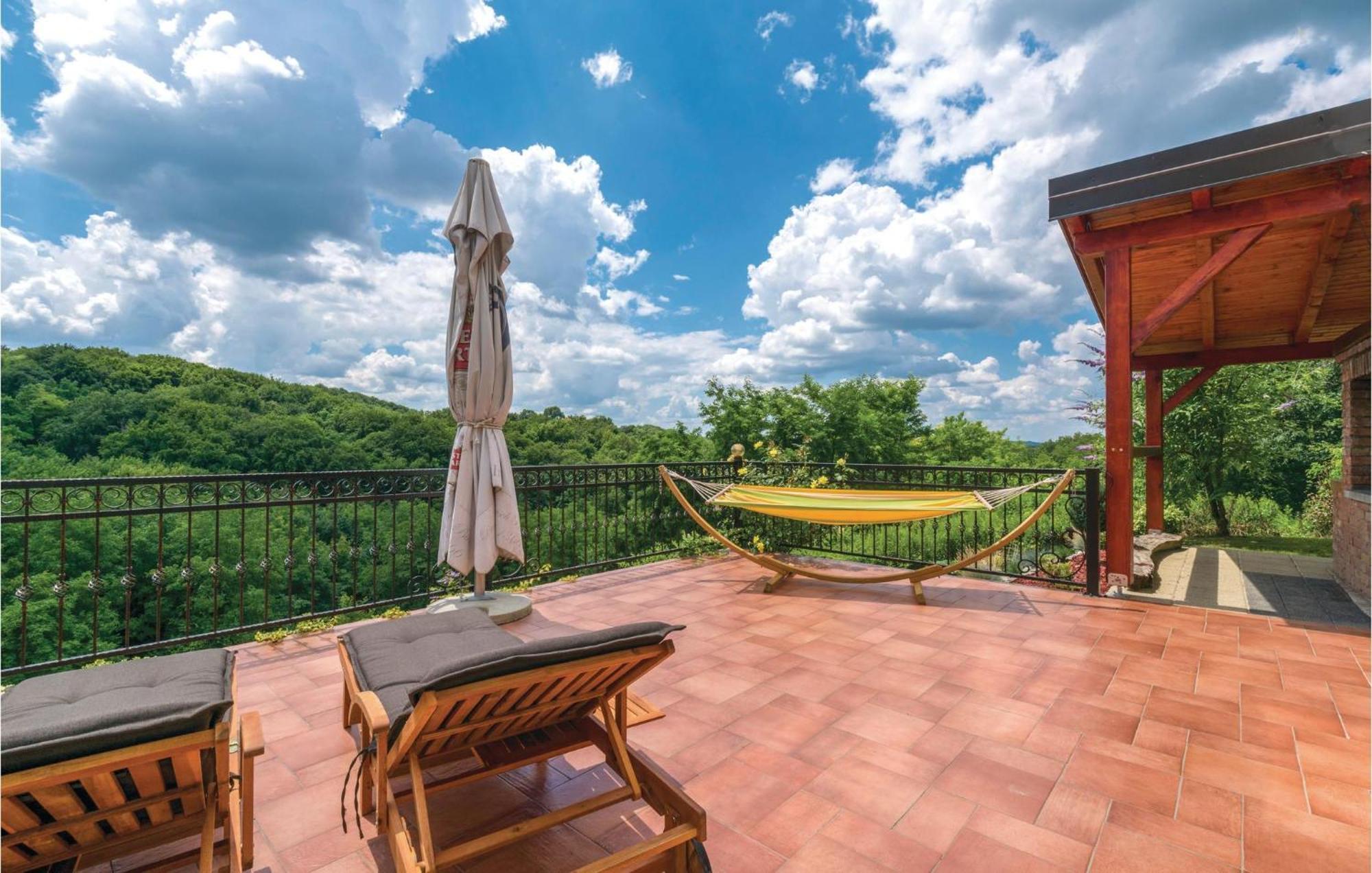Beautiful Home In Sv,Martin Na Muri With Jacuzzi Свети Мартин на Мури Екстериор снимка