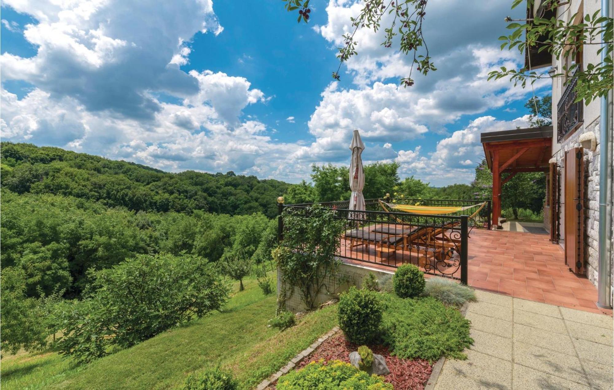 Beautiful Home In Sv,Martin Na Muri With Jacuzzi Свети Мартин на Мури Екстериор снимка