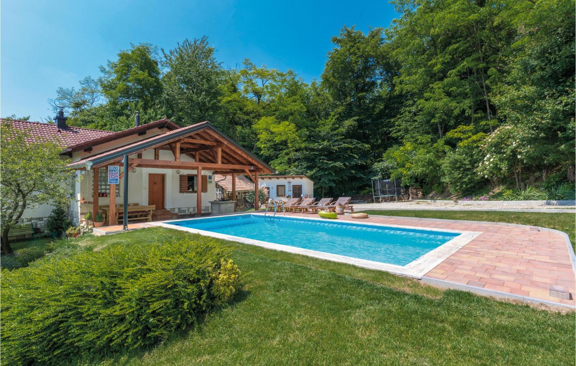 Beautiful Home In Sv,Martin Na Muri With Jacuzzi Свети Мартин на Мури Екстериор снимка