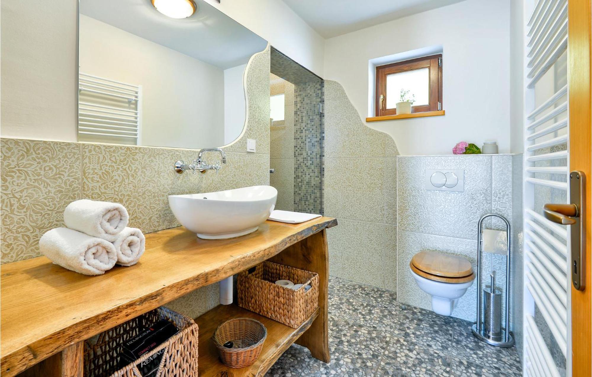 Beautiful Home In Sv,Martin Na Muri With Jacuzzi Свети Мартин на Мури Екстериор снимка