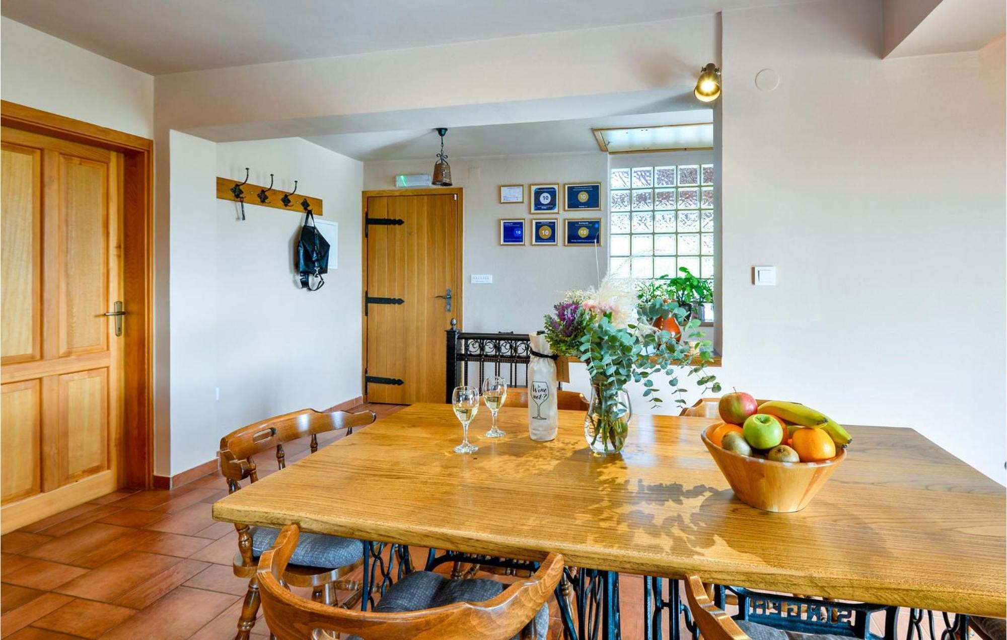 Beautiful Home In Sv,Martin Na Muri With Jacuzzi Свети Мартин на Мури Екстериор снимка