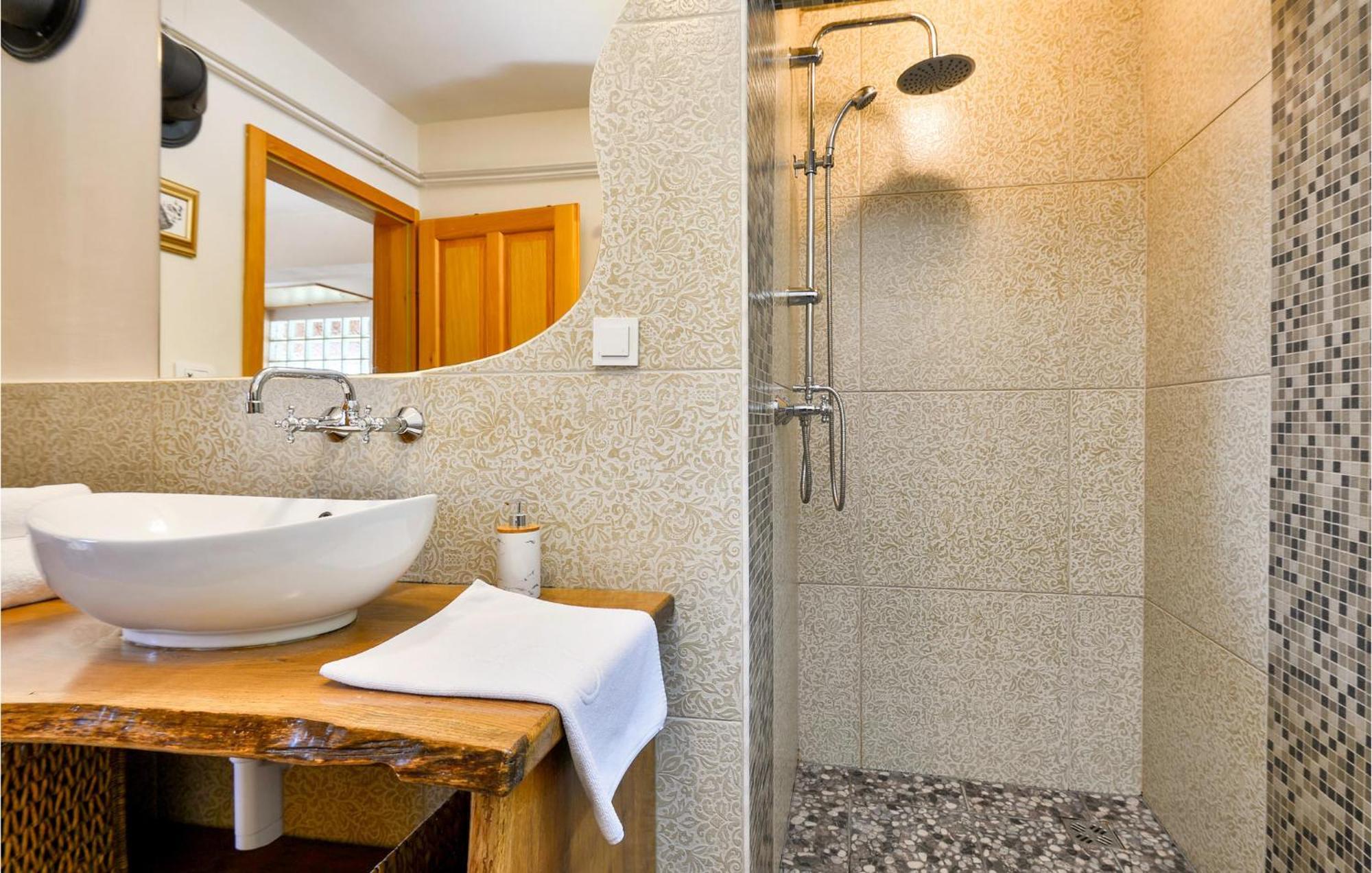 Beautiful Home In Sv,Martin Na Muri With Jacuzzi Свети Мартин на Мури Екстериор снимка