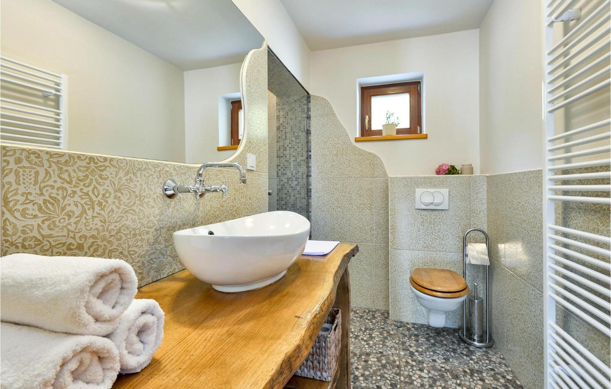 Beautiful Home In Sv,Martin Na Muri With Jacuzzi Свети Мартин на Мури Екстериор снимка
